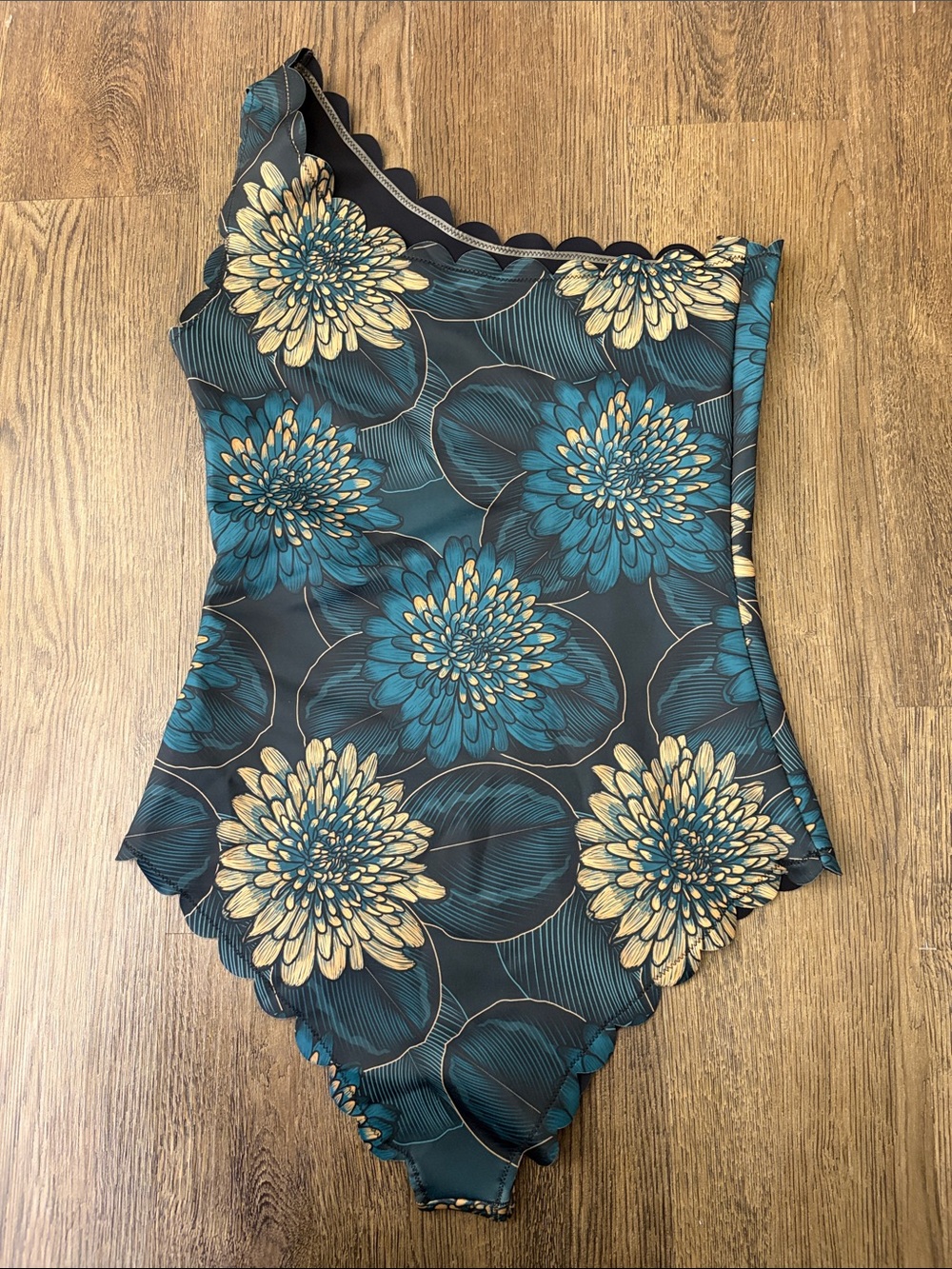 NWT Averie Nori Scalloped One-Piece - L - Picture 5 of 6